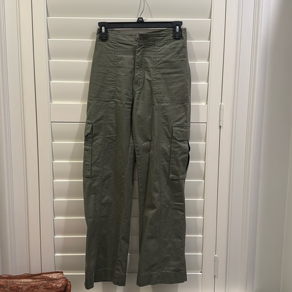NWOT Abercrombie Army Green Cargo Pants Womens - Picture 1 of 3
